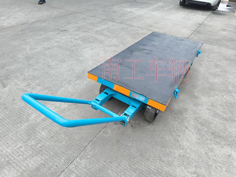 3吨小型安博（中国） 带橡胶垫工具车