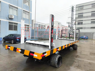 30T重型安博（中国） 带活动插装立柱工具拖车3I.jpg