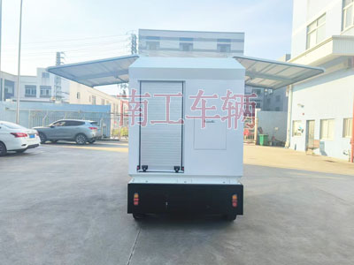 2吨电动安博（中国） 飞翼箱式工具拖车I.jpg