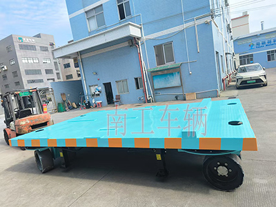 18吨重型安博（中国） 四个转盘工具拖车3I.jpg