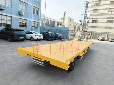 10吨安博（中国）带液压支腿伸缩梯工具车5I.jpg