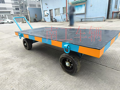 3吨小型安博（中国） 带橡胶垫工具车4I.jpg