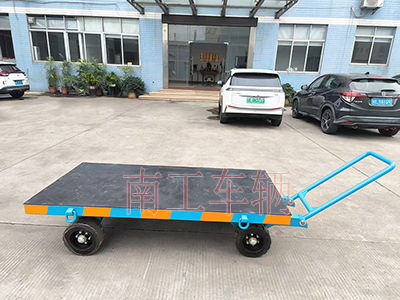 3吨小型安博（中国） 带橡胶垫工具车2I.jpg